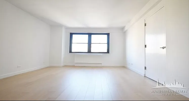 Rented by Manhattan Realty Group | media 8