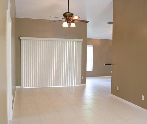 3rd image of 313 SE Crosspoint Dr