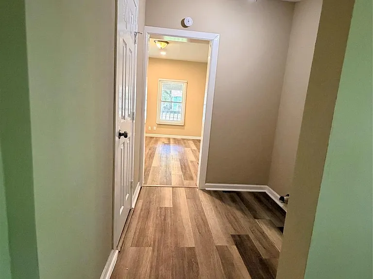 516 Hurst St — Photo 13