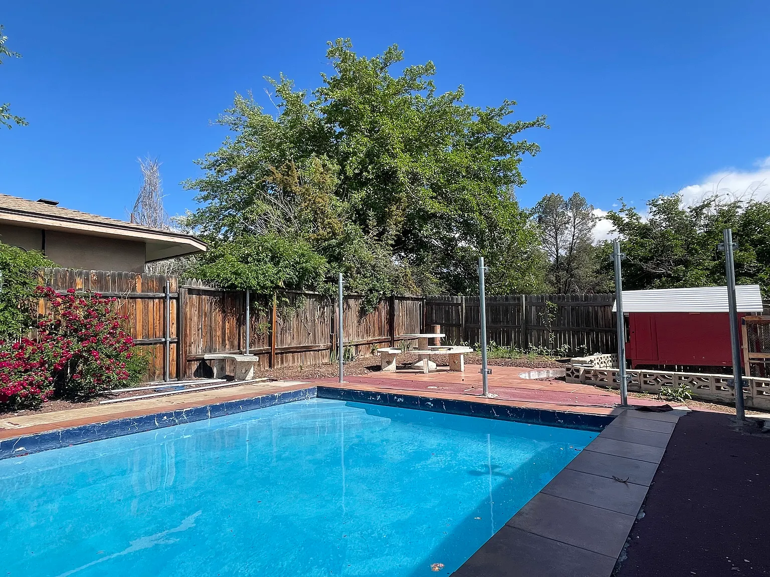 4 bed, 2000 sqft, $2,300 — Photo 2