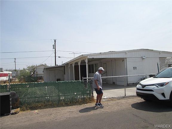2nd image of 1876 Artesia Dr