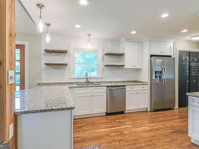 99 Woodvalley Dr — Photo 9