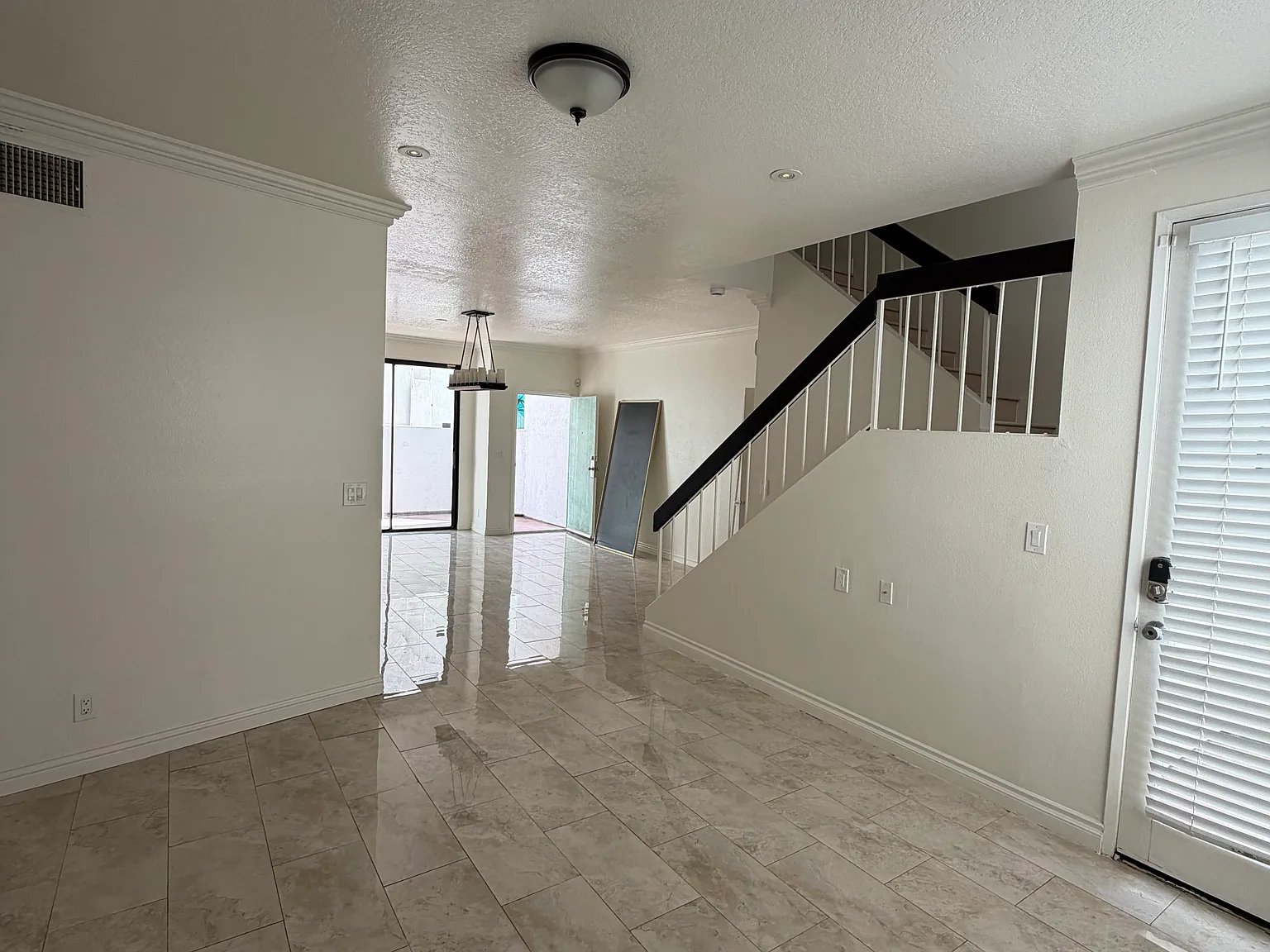 2 bed, 2.5 bath, 1250 sqft, $3,500 — Photo 2