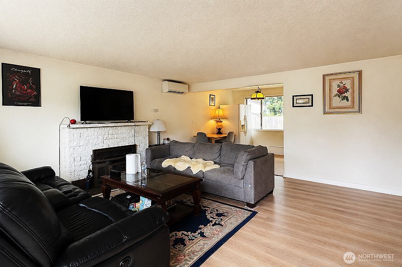 5th image of 10246 RENTON AVE S
