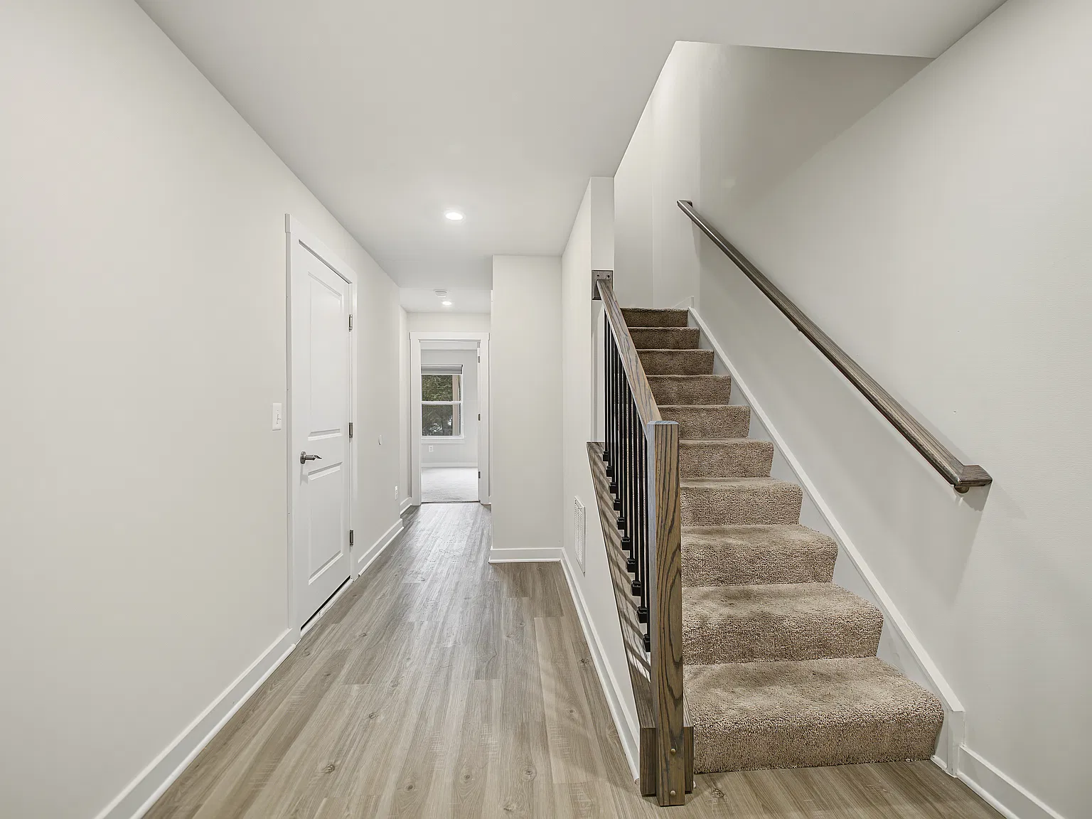 4 bed, 3.5 bath, 1966 sqft, $2,400 — Photo 3