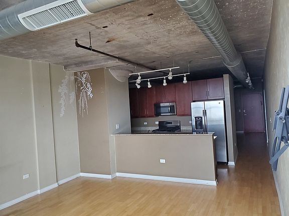 5th image of 1550 S Blue Island Ave Unit 913