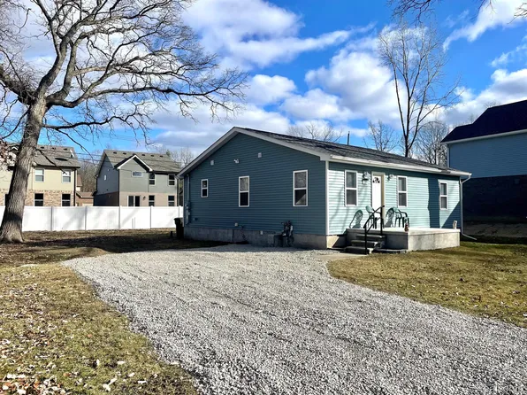 17789 Glenis Ave, Brownstown, MI 48174