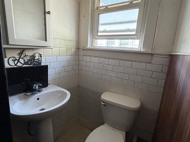 1121 Woodside Ave — Photo 9
