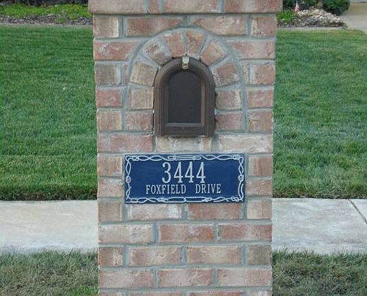 Custom brick mailbox