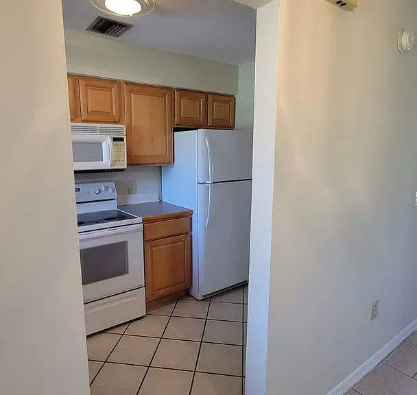 611 W Oak Terrace Dr — Photo 3