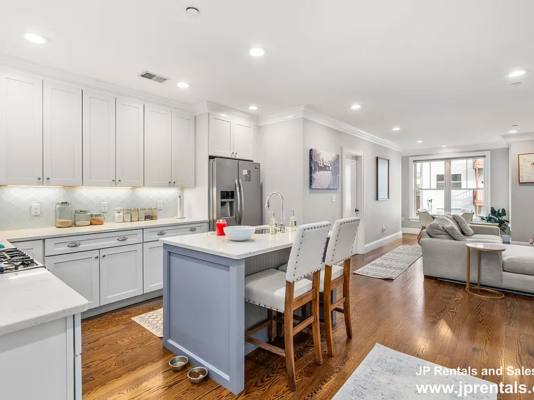 136 Sydney St #5 — Photo 6