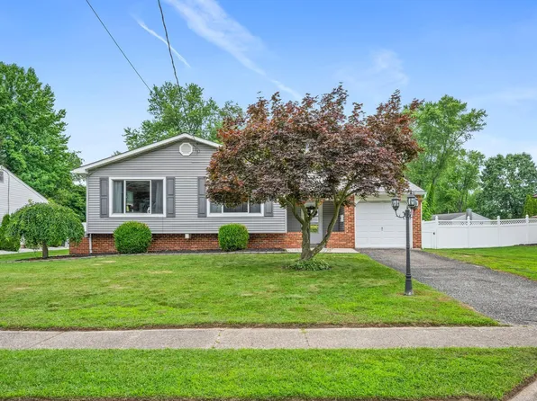 18 Forrest Dr, Turnersville, NJ 08012