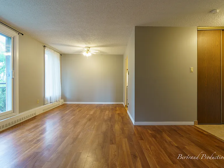 2100 Regent St — Photo 20