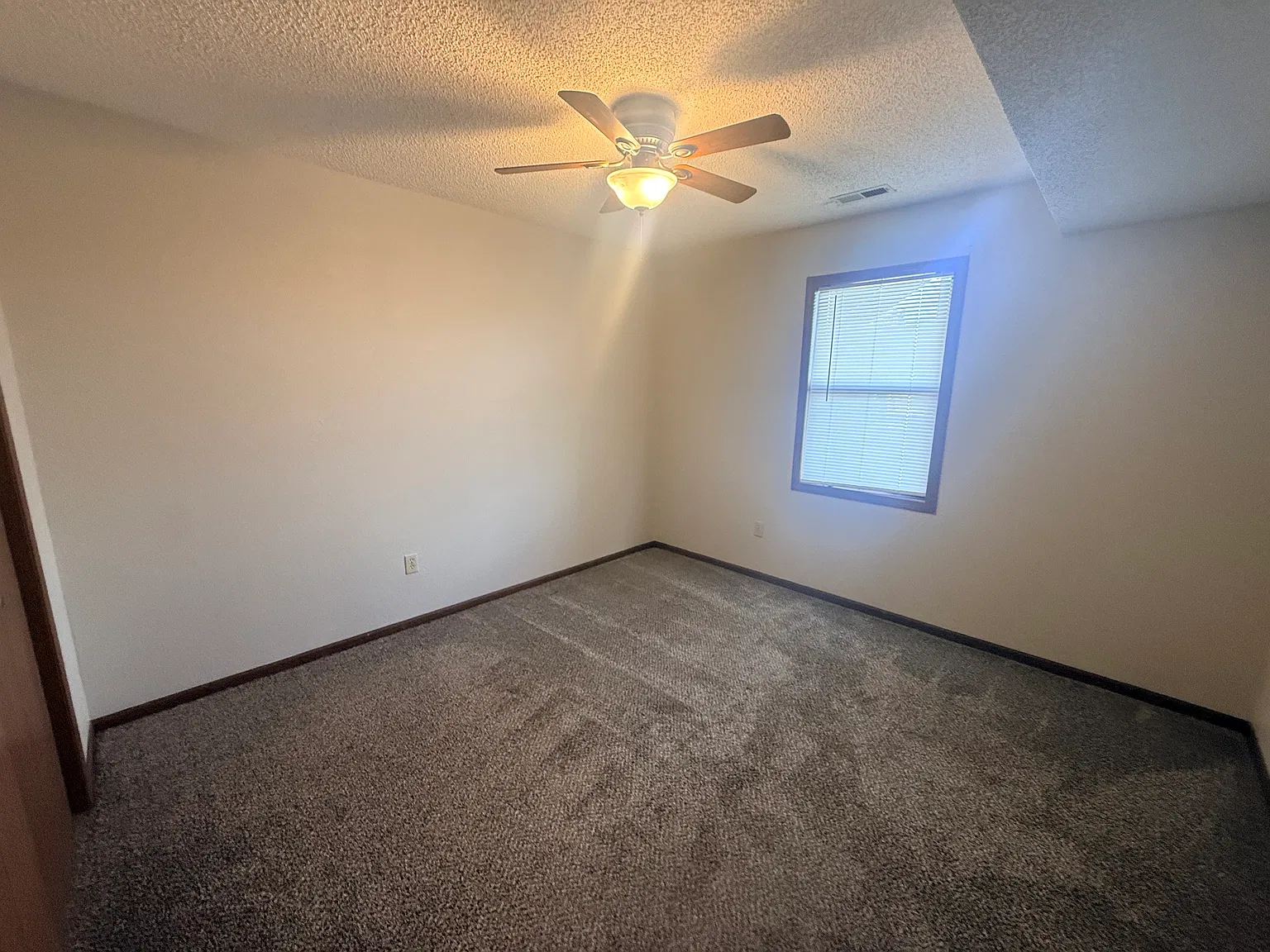 2 bed, 1.0 bath, $750 — Photo 4
