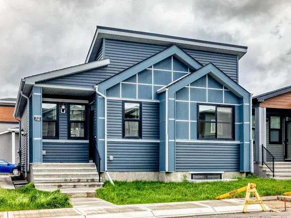 212 Lucas Pl NW, Calgary, AB T3P 2E6