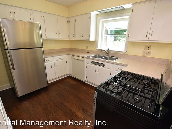 4th image of 426 E Pokagon St
