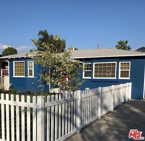 Charming Mid-Century Modern