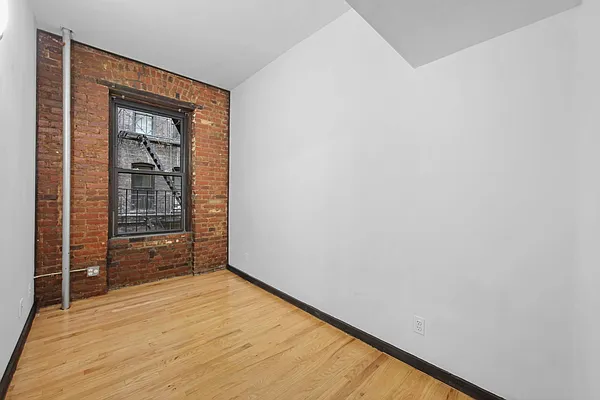 Rented by PocketBroker Inc | media 12