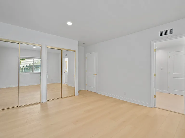 4159 Regal Oak Dr — Photo 8
