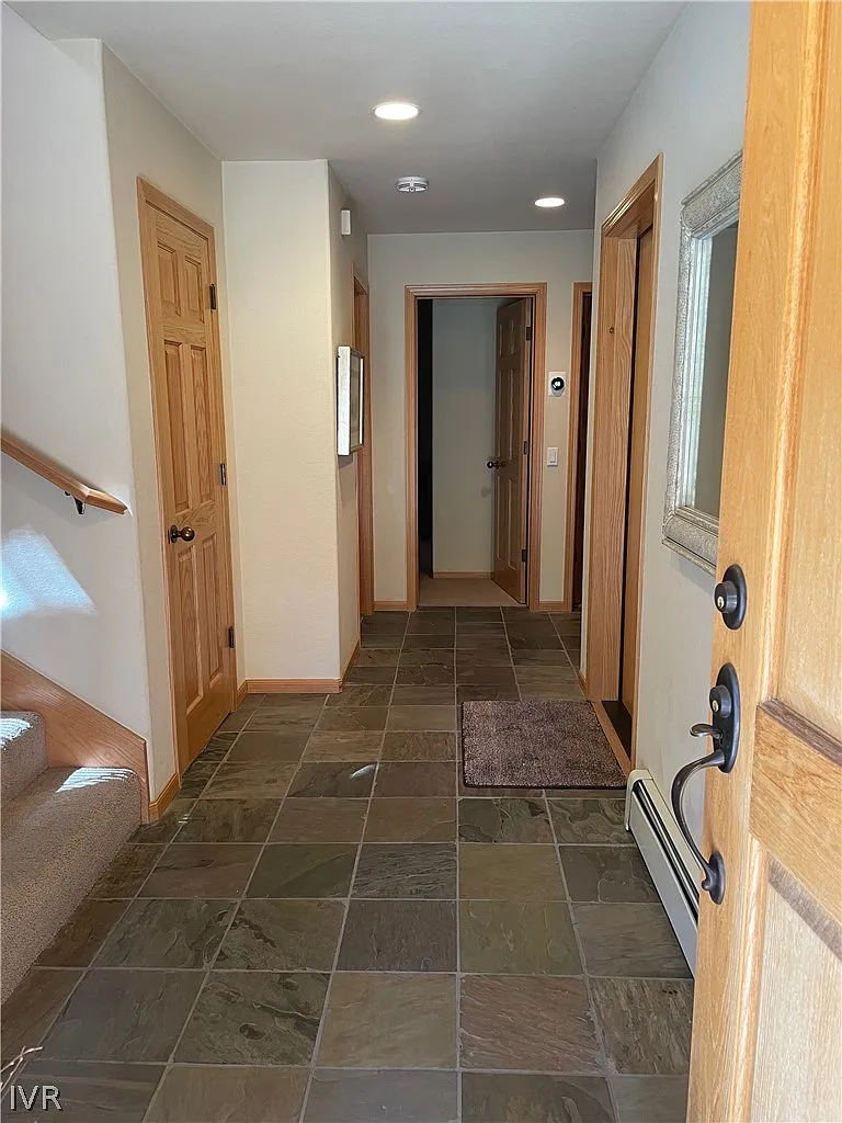3 bed, 2.5 bath, 2134 sqft, $6,000 — Photo 2