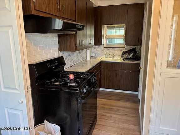 5th image of 239 Alpine Way