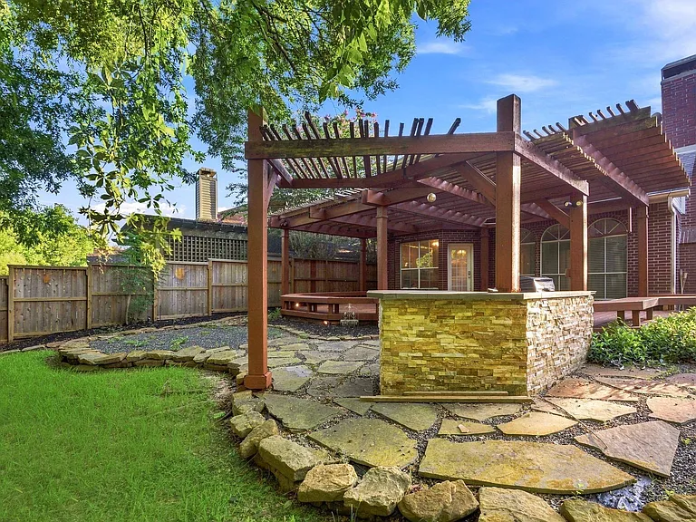 4307 Lakeshore Forest Dr — Photo 35