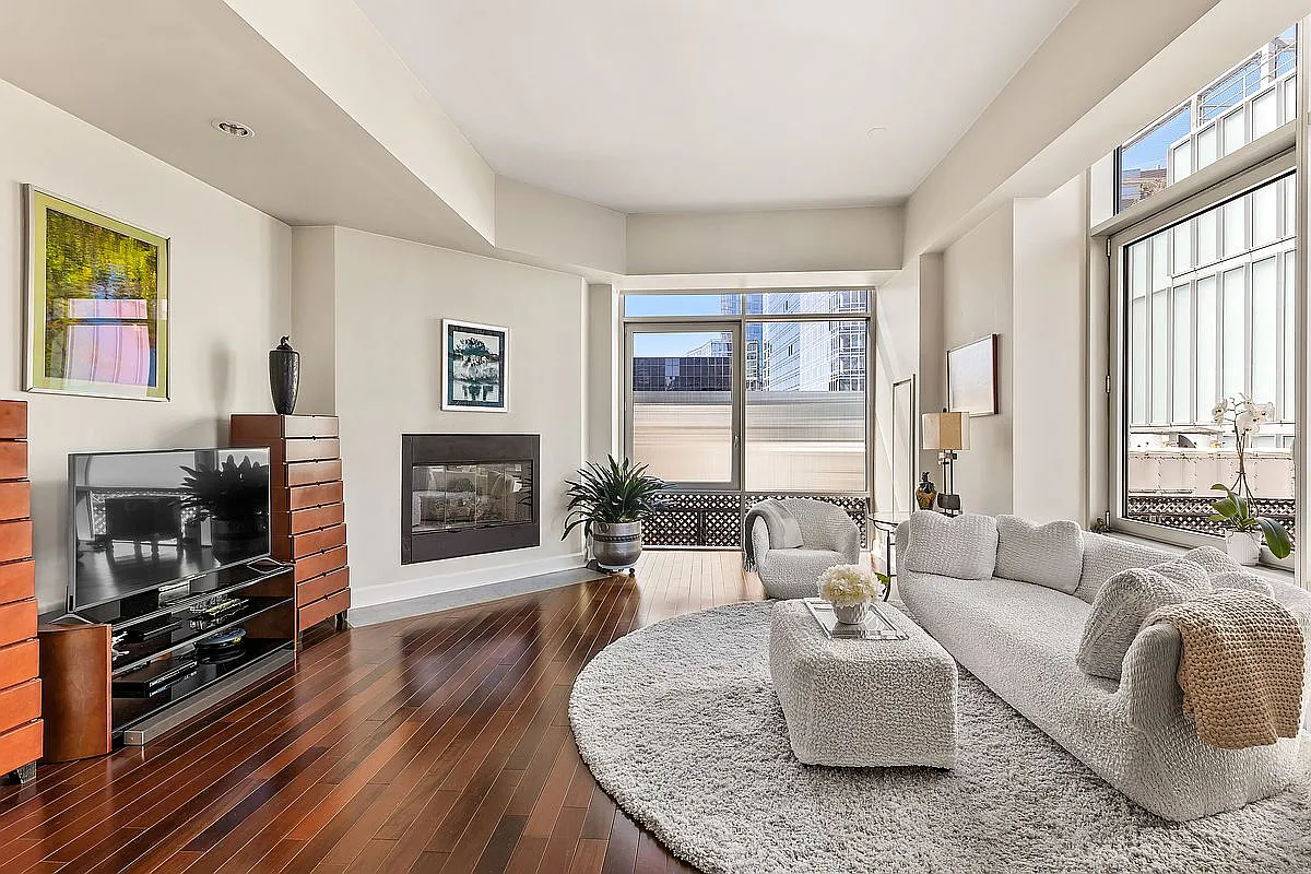 243 W 60th St APT 8A photo 1