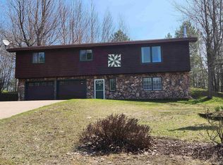 21 W Sandwood Dr, Marquette, MI 49855