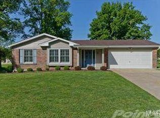 15 Atwater Dr, Saint Peters, MO 63376
