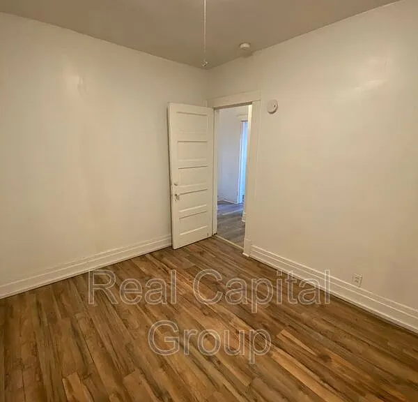 709 Townsend Pl #LOWER — Photo 7