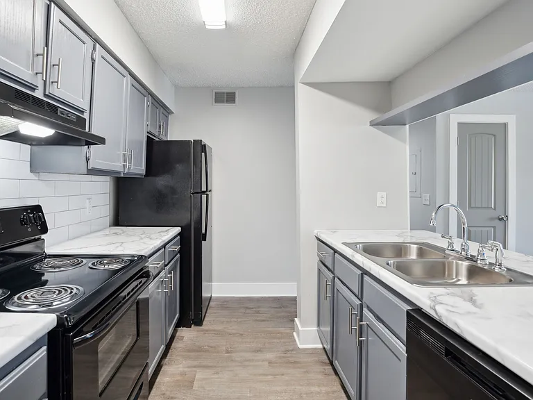 Piccadilly Apartments — Photo 32