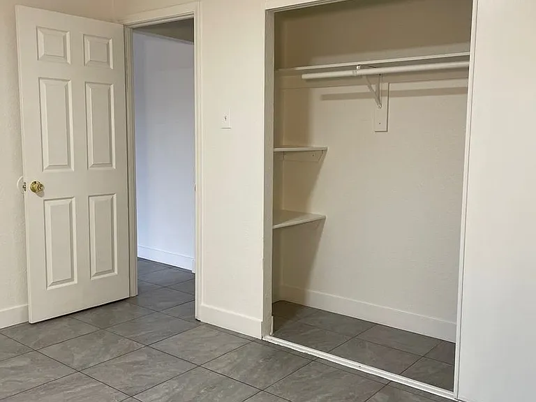 2100 N Daley St — Photo 10