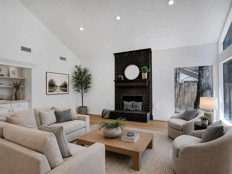 138 S Timber Top Dr — Photo 1