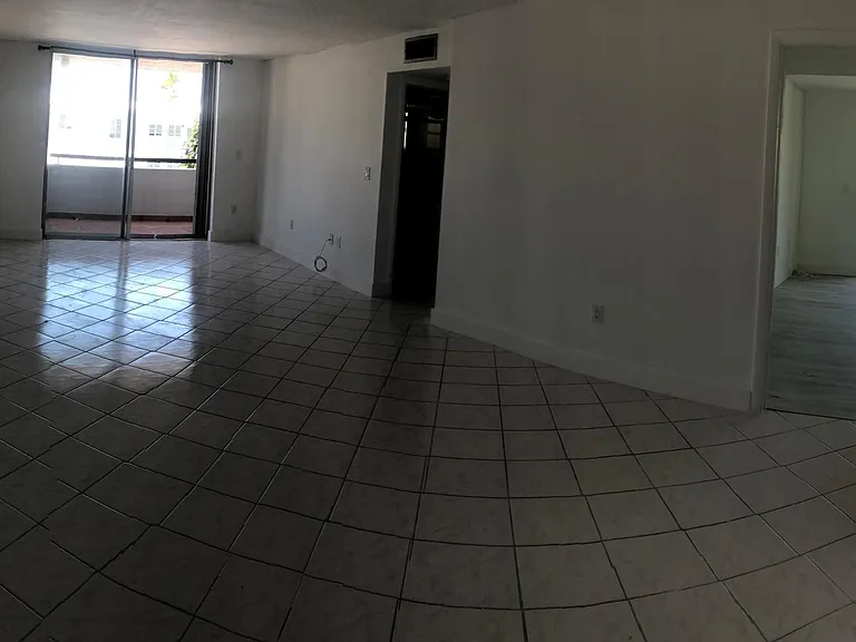 7440 Harding Ave #202 — Photo 3