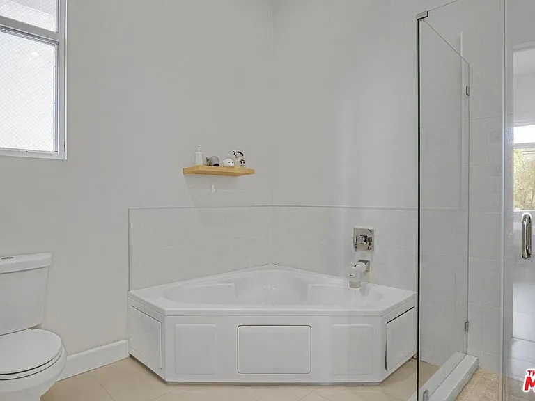 118 S Kenwood St #102 — Photo 13