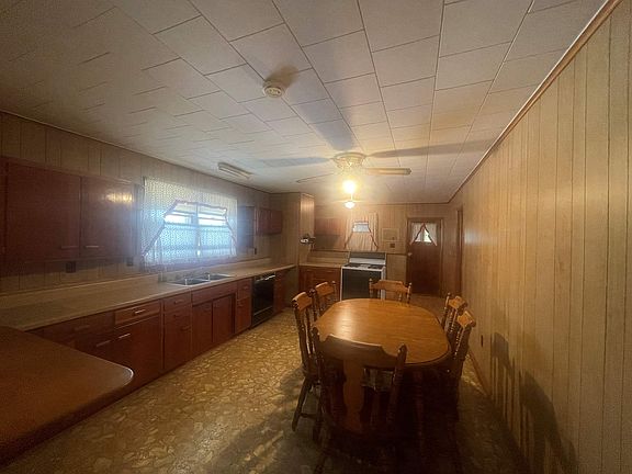 4th image of 218 E 22nd St