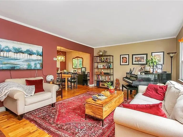 7 Wendover Rd — Photo 3
