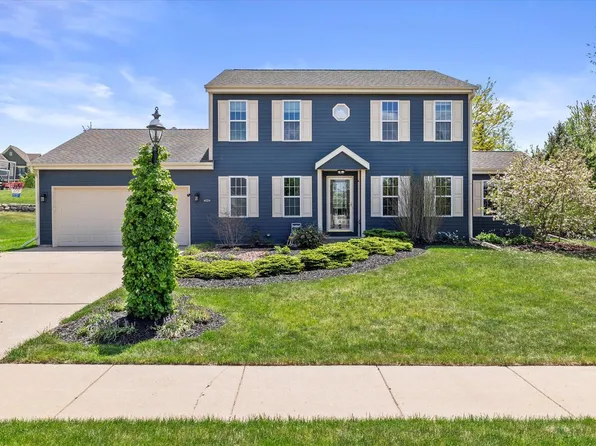 4024 Oakmont TRAIL, Waukesha, WI 53188