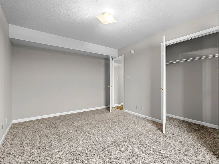 Northeast Dr -3884 — Photo 18