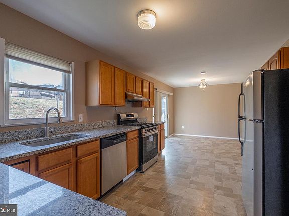 3rd image of 4718 Mercury Dr