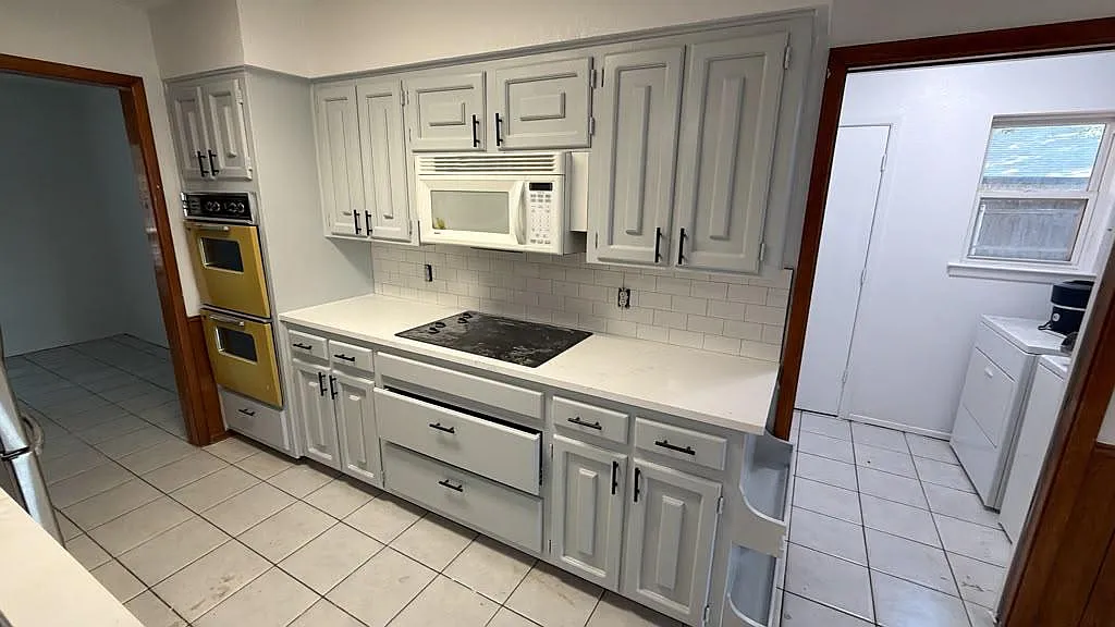 4 bed, 1576 sqft, $3,429 — Photo 2