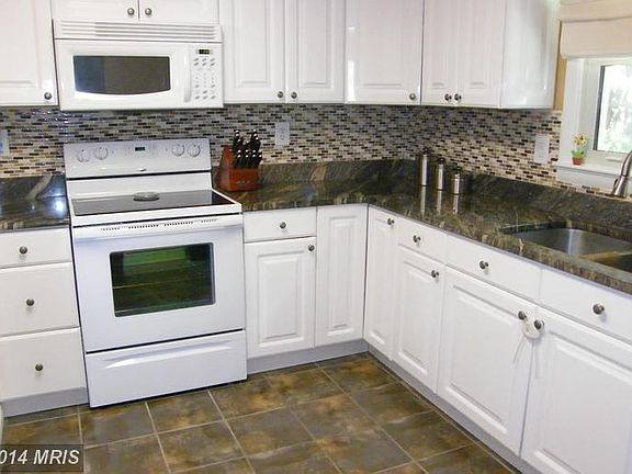 5th image of 2126 Greenwood Dr