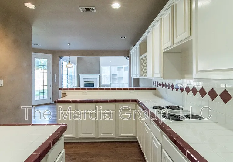 5403 Exeter Dr — Photo 15
