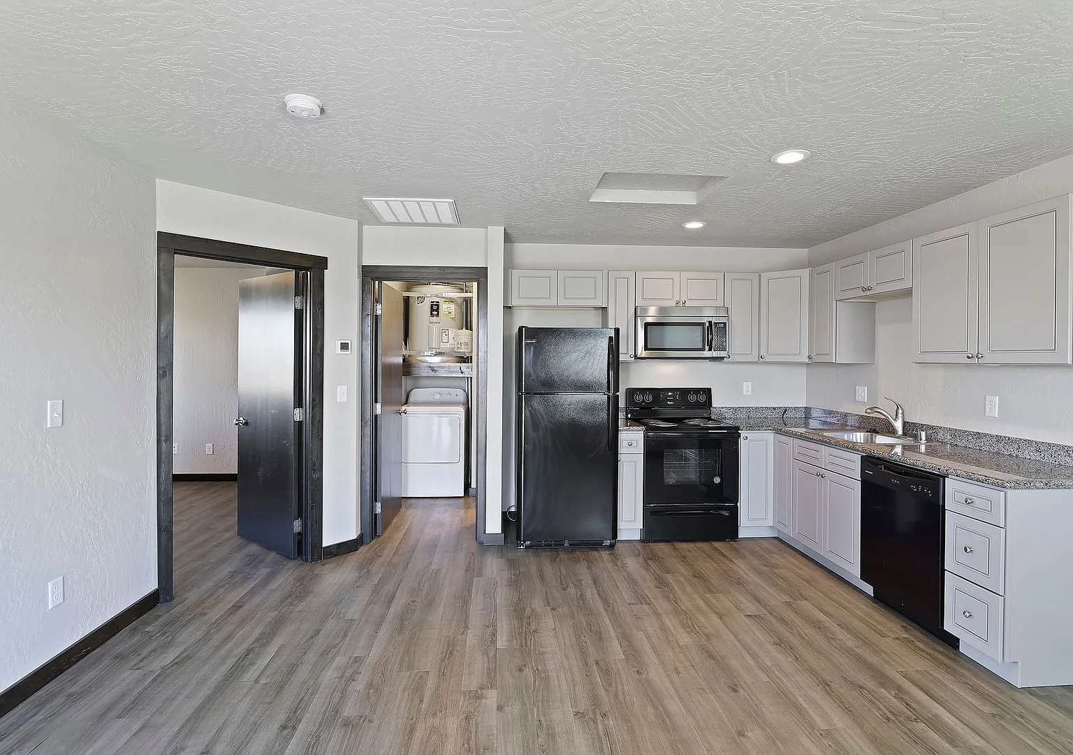Dhah (B3)13830 W Bergen — Photo 3