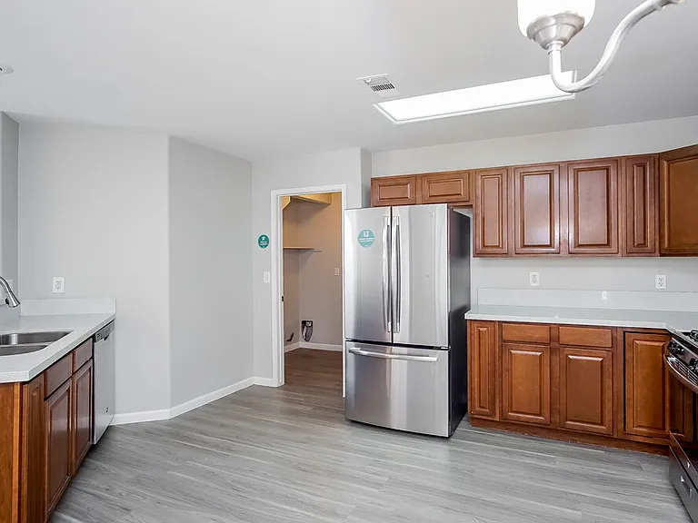 716 Pine Field Ln — Photo 6