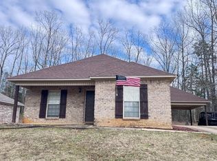 1032 N Sherman Dr, Blue Springs, MS 38828