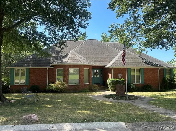 1541 Greenbrier Dr, Cape Girardeau, MO 63701