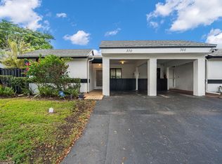 370 Fairway Cir #13, Weston, FL 33326