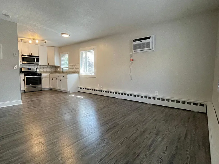 689 Lowry Ave NE #9 — Photo 17