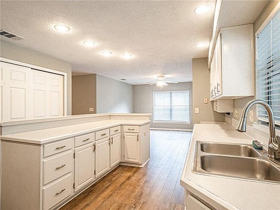 5th image of 3920 Greenview Pines Ct